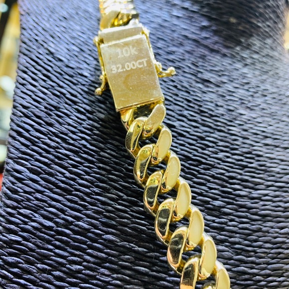 Solid Gold 10k (300g) &32.4ctw Diamond Cuban chain - Picture 2 of 4